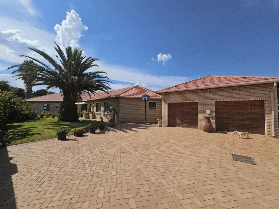 4 Bedroom Property for Sale in Ladybrand Free State